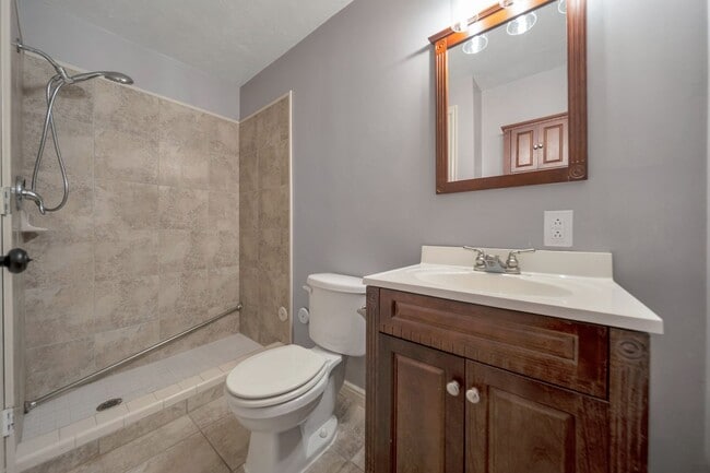 Building Photo - Modern 3 Bed, 3 Bath Home with Central Air...