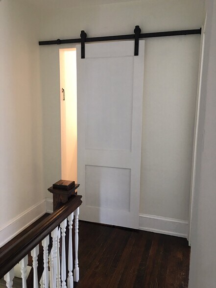 Building Photo - 11 E Willow St
