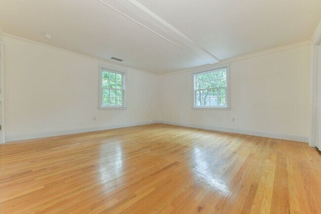 Building Photo - 7 Park Pl