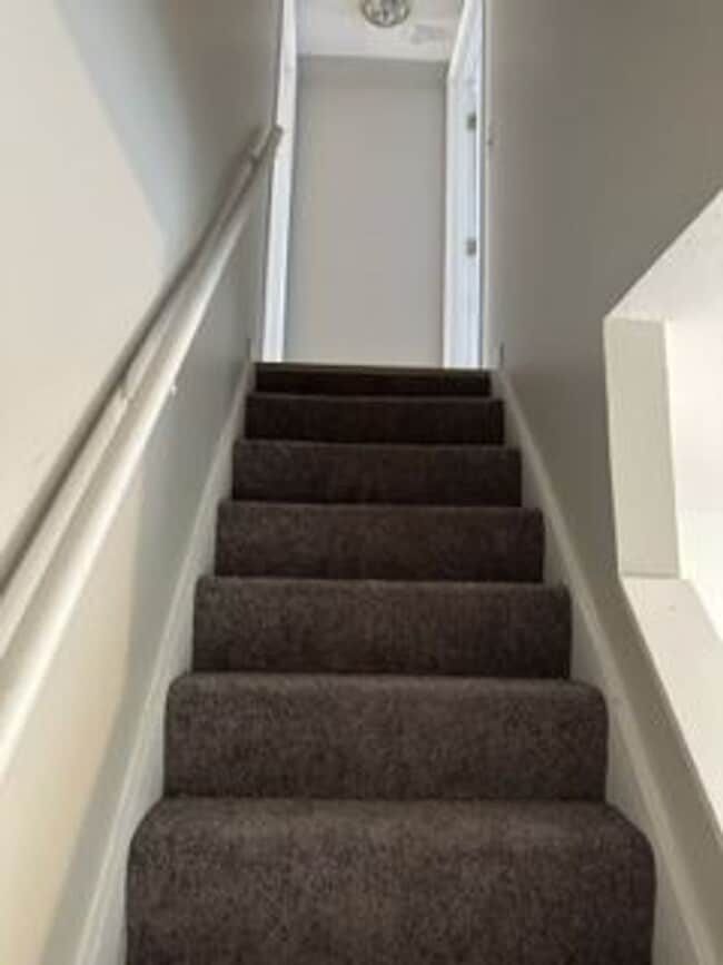 Building Photo - 4bedroom Home