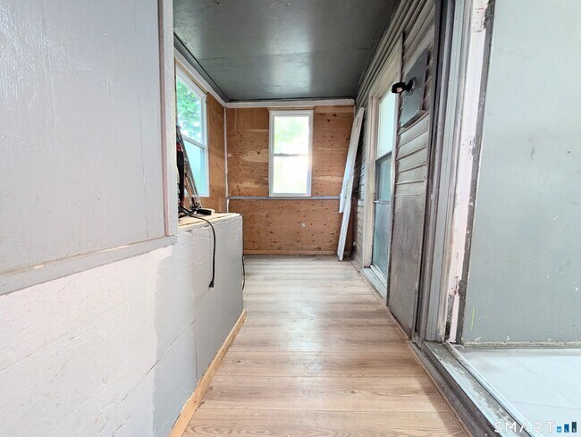 Building Photo - 107 Catherine St