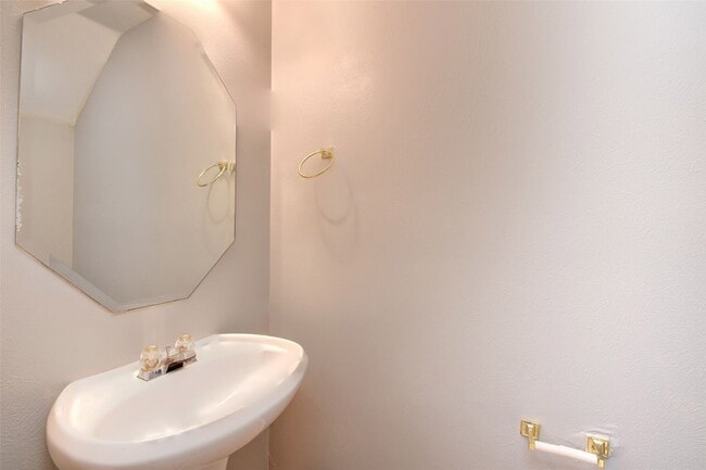 Building Photo - 2114 Whirlaway Dr