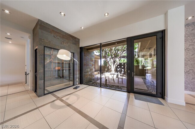 Building Photo - 1501 Foothills Village Dr