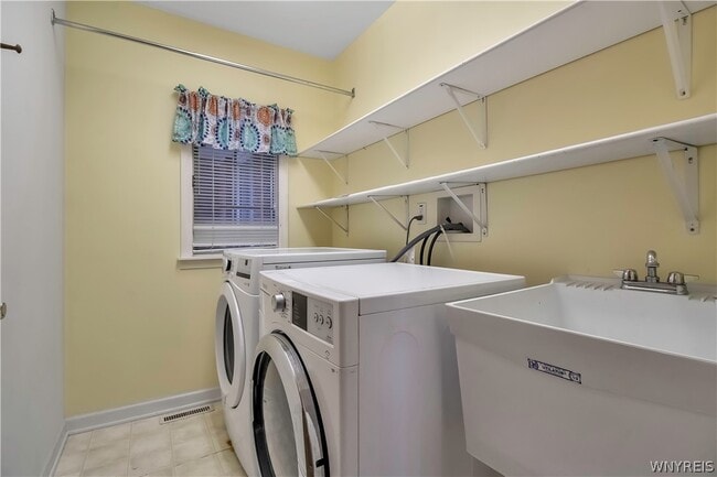 Building Photo - 6 St Charles Ct