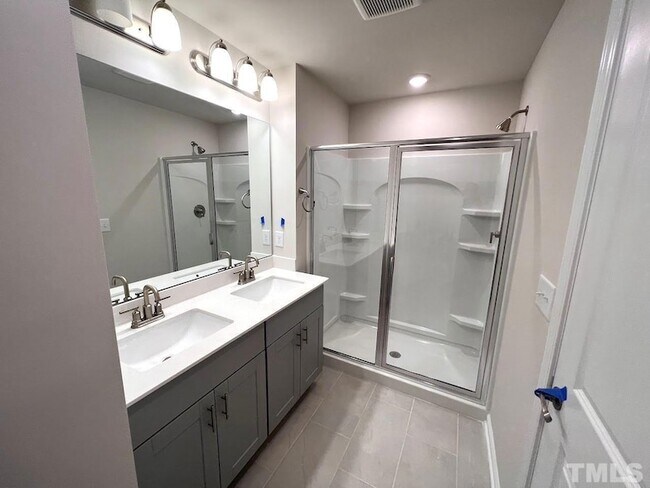 Building Photo - 926 Field Ivy Dr