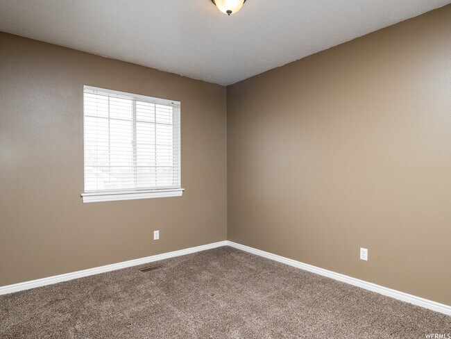 Building Photo - 313 E 900 S