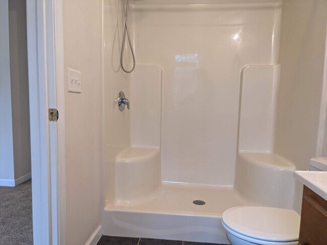 Building Photo - 3 Bedroom Townhouse for Rent in Waynesboro!
