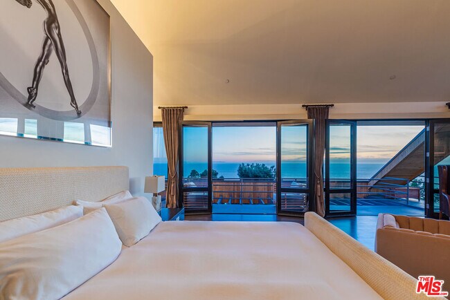Building Photo - 3900 Villa Costera