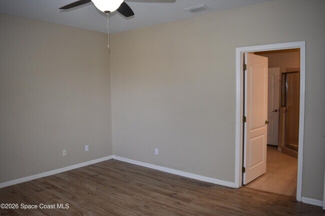 Building Photo - 1040 Venetian Dr