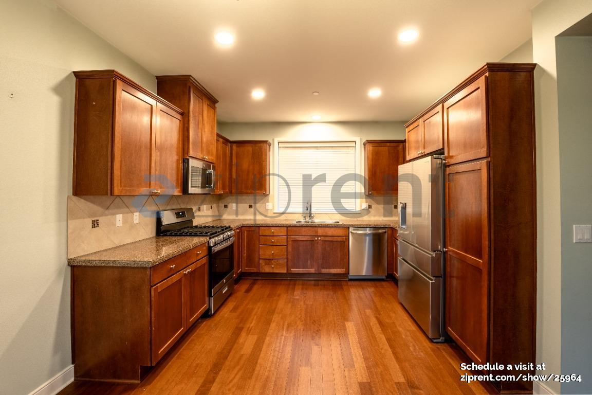 Building Photo - Unit