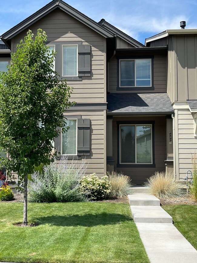 Building Photo - 3 Bedroom Townhome  in SW Redmond  - Parkl...