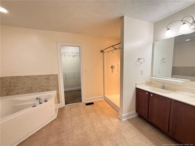 Building Photo - 3713 Rockhurst Dr