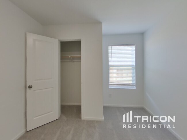 Building Photo - 3009 fantasy Terrace Dr