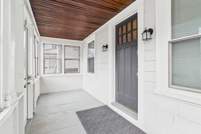 Building Photo - 263 Narragansett St