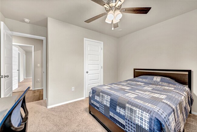 Building Photo - 103 W Gillian Ave