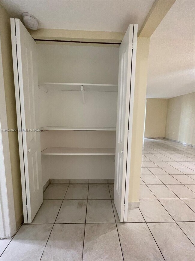 Building Photo - 10090 NW 80th Ct