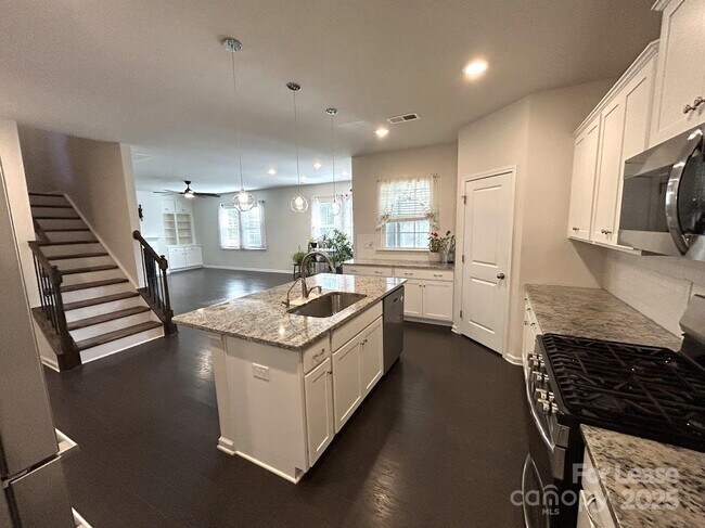 Building Photo - 1004 Whipcord Dr