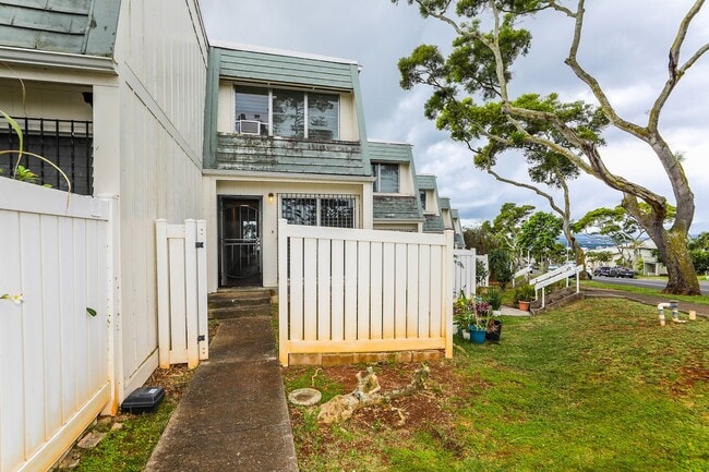 Building Photo - Ridgeway - Renovated two story, 2 bedroom, 1 bath with 1 uncovered parking stall