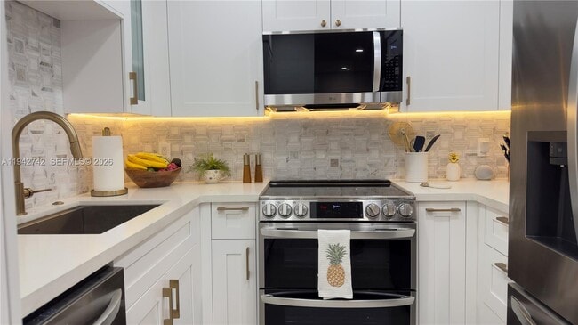 Building Photo - 5161 Collins Ave