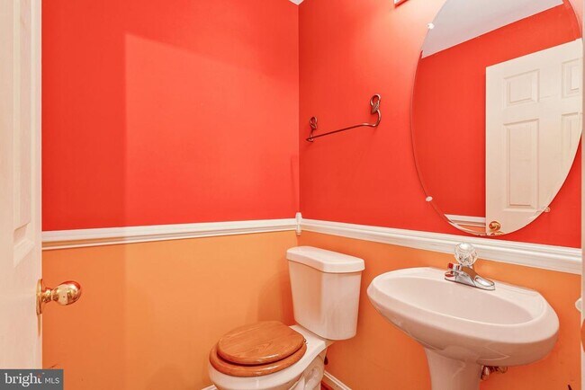 Building Photo - 616 Bellerive Ct