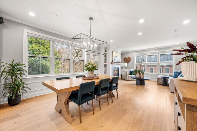 Building Photo - 330 Wright St