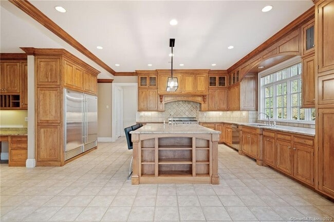 Building Photo - 1247 Oenoke Ridge