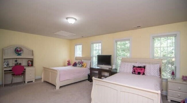 Building Photo - 131 Alden Village Ct
