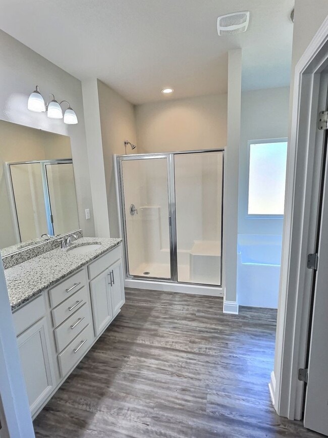 Building Photo - Beautiful 4-Bedroom, 2-Bath Home in Ocean ...