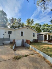 Building Photo - Spacious and Comfortable Living on Buddie Avenue