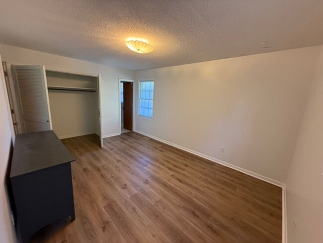Building Photo - Christmas Move-In Special!! $500 off first month's rent - UTILITIES, LAWN CARE, WIFI, GARBAGE INC...
