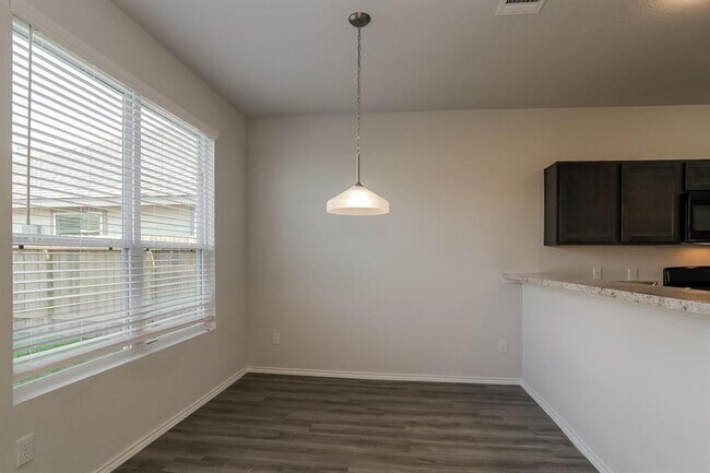 Building Photo - 150 Spring Meadows Cir