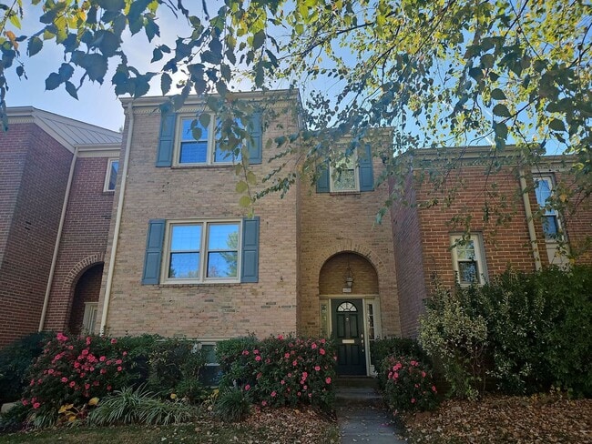Primary Photo - Exquisite 3 Bed E.5 Bath Interior Brick To...