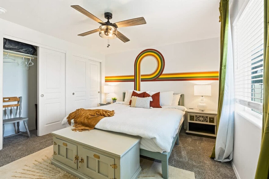 Building Photo - 216 Cliff Swallow Ave