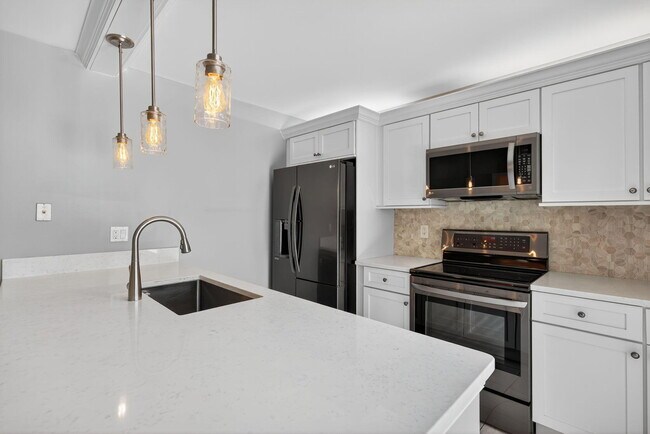 Building Photo - 2814 28th Ct