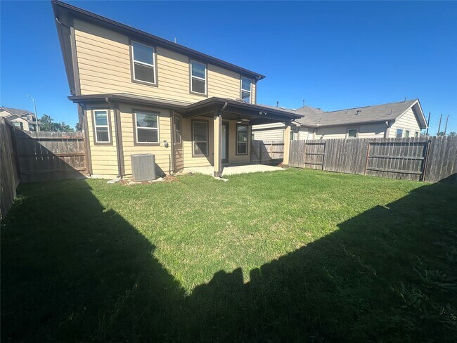 Building Photo - 3322 Nila Crk Dr