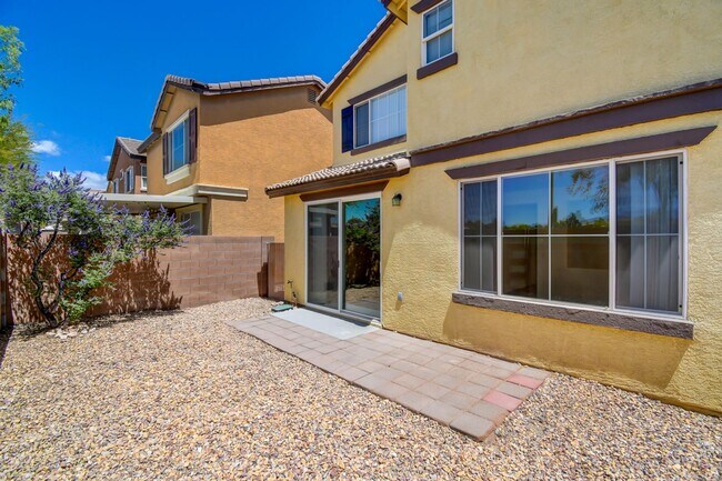 Building Photo - 3 Bed Home - Open Floor Design - Community Pool - New Everything Inside