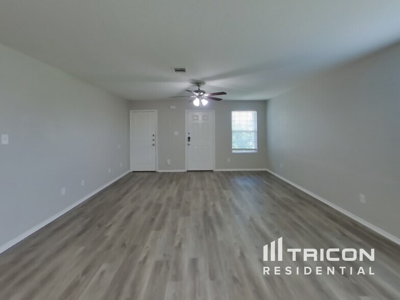 Building Photo - 8730 Segura Wy