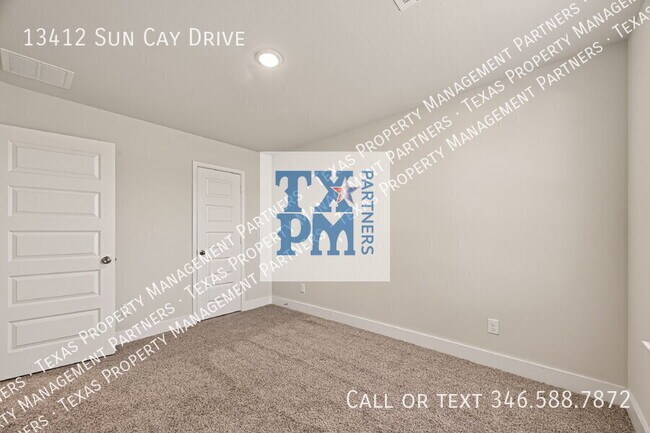 Building Photo - 13412 Sun Cay Drive