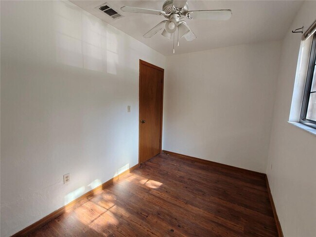 Building Photo - 830 SW 56th Terrace