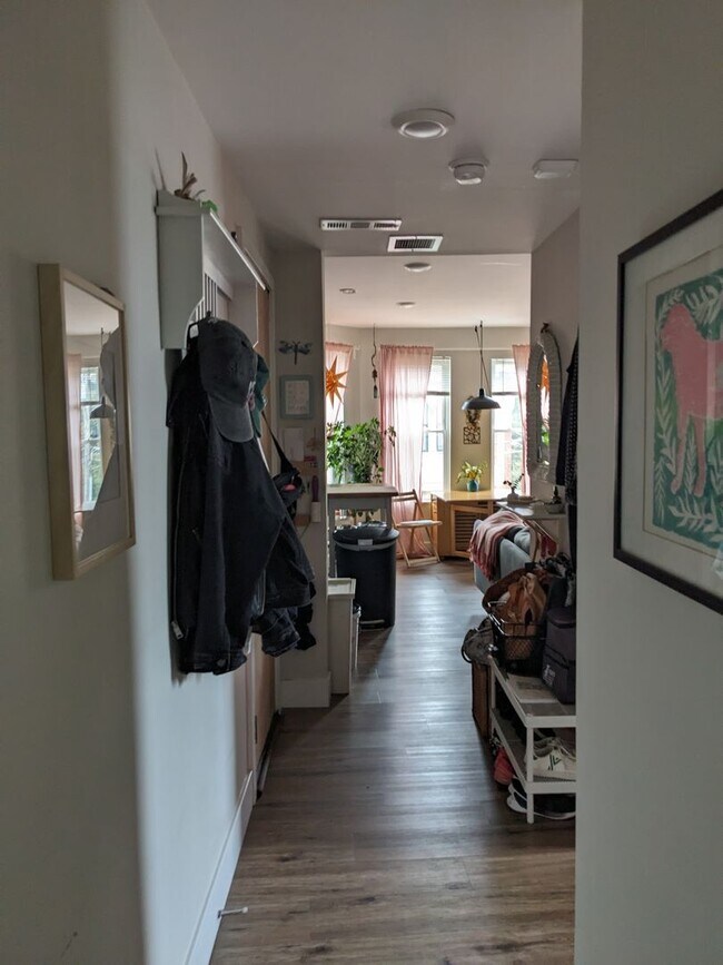 Building Photo - 721 S 4th St