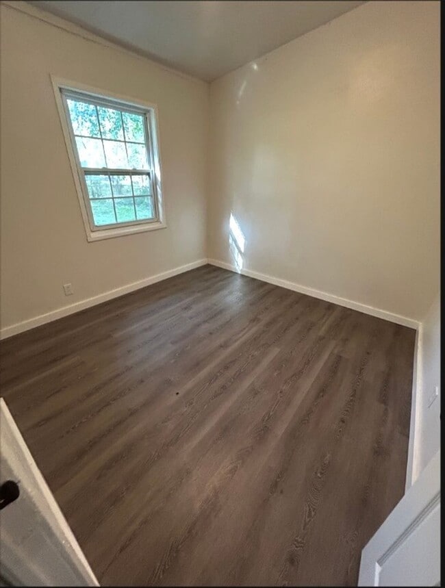 Building Photo - Nice 3 BD/ 1 BA