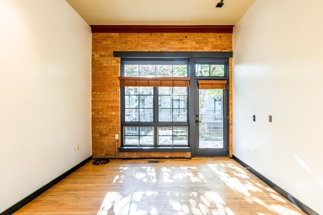 Building Photo - Urban Apartment at Pierpont Lofts with Res...