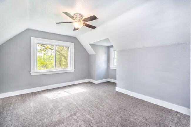 Building Photo - AVAILABLE AUGUST 1ST! DON'T MISS THIS BEAUTIFUL 2-BEDROOM HOME IN CLAIRTON!