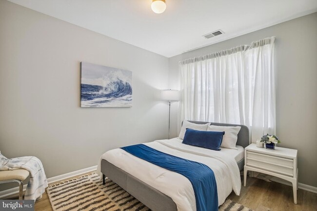 Building Photo - 2623 S Walter Reed Dr