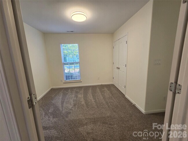 Building Photo - 112 Spring Grove Dr