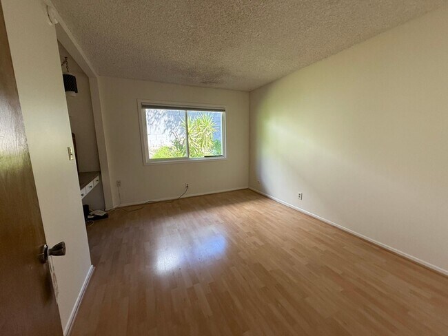 Building Photo - 9235 Creemore Dr