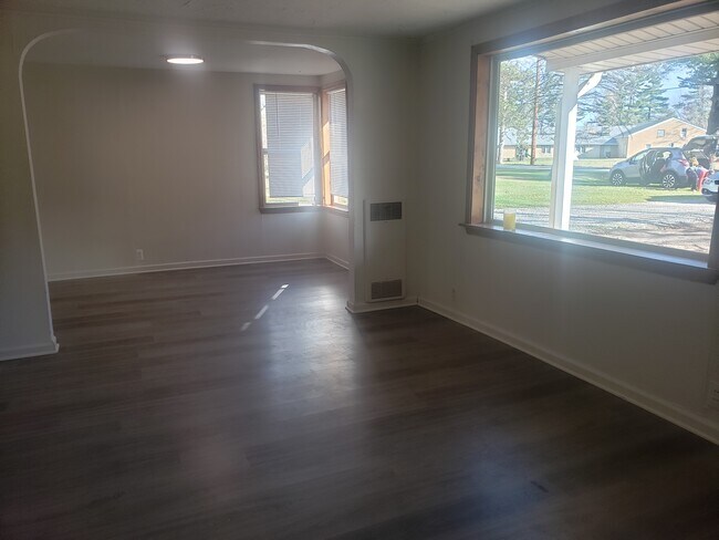 Building Photo - 4285 Parker Rd