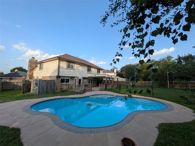 Building Photo - 17054 Cairnlassie St