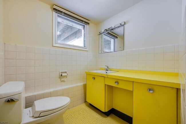 Building Photo - 17 Oxford Dr