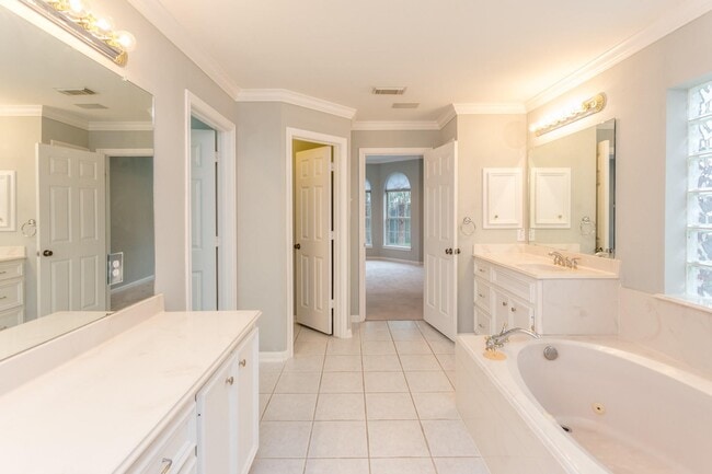 Building Photo - 4611 Oakdale St